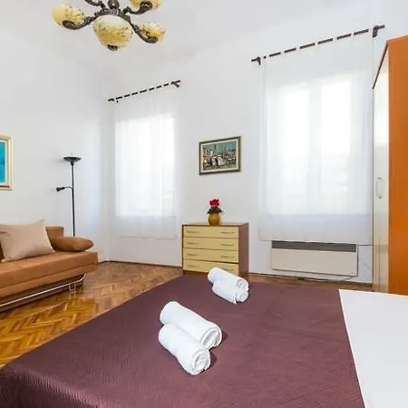 Ceraria Apartment *