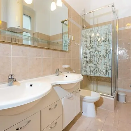 Ceraria Apartment *